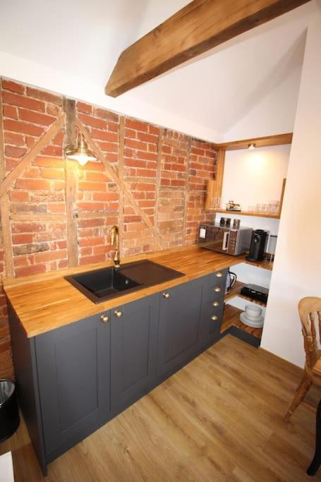 Apartment 6 At Number 8: City Centre, 1 Bedroom, Sofa Bed In Lounge Canterbury Exterior foto