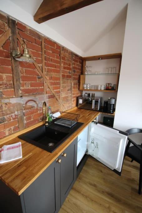 Apartment 6 At Number 8: City Centre, 1 Bedroom, Sofa Bed In Lounge Canterbury Exterior foto